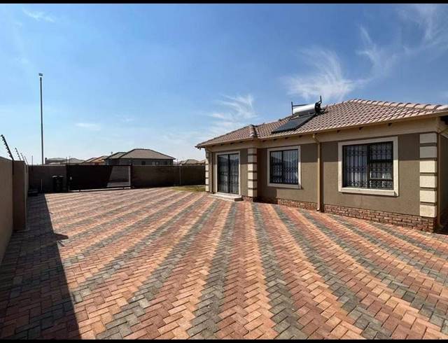 3 BEDROOM HOUSE FOR SALE IN AZAADVILLE